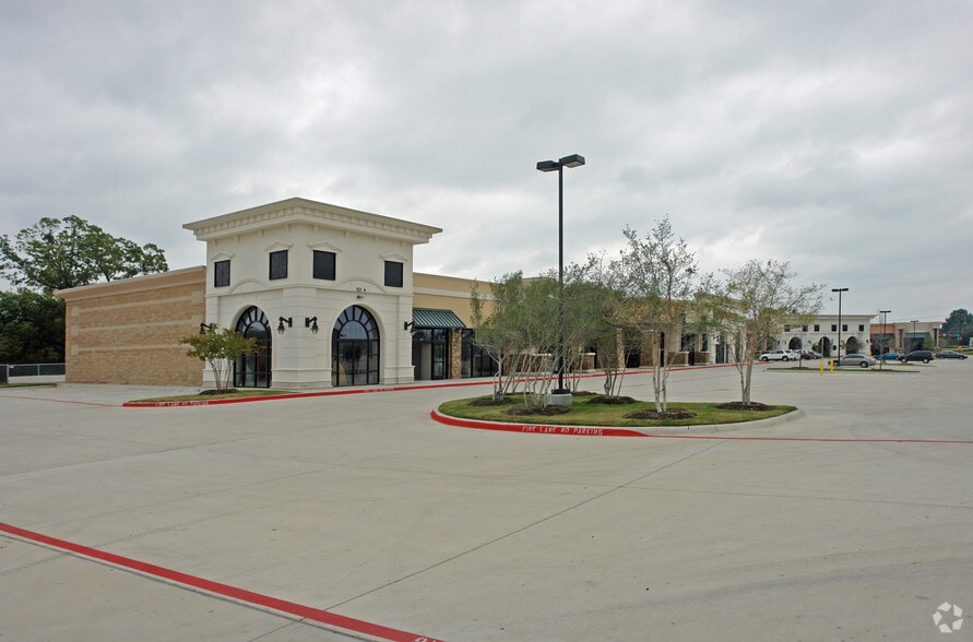 More Photos Of 921 W Belt Line Rd, DeSoto Freestanding For Lease
