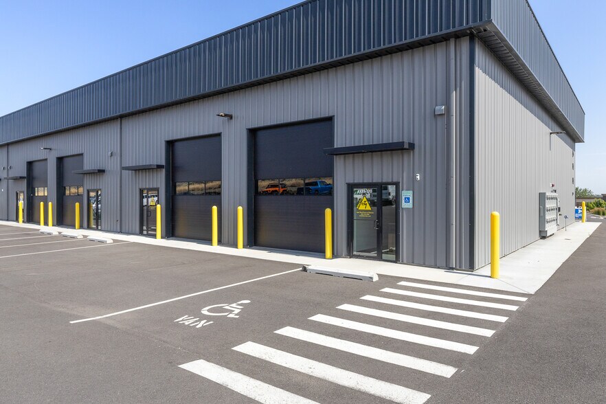 More Photos Of 1333 Tapteal Dr, Richland Warehouse For Lease