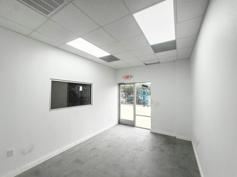 More Photos Of 9009 Pagewood Ln, Houston Warehouse For Sale