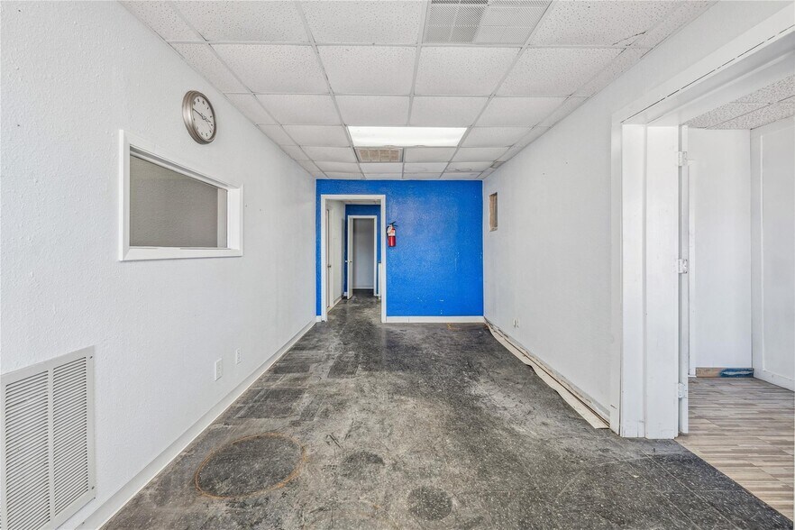 More Photos Of 1497 W Highway 67, Glen Rose Flex For Sale