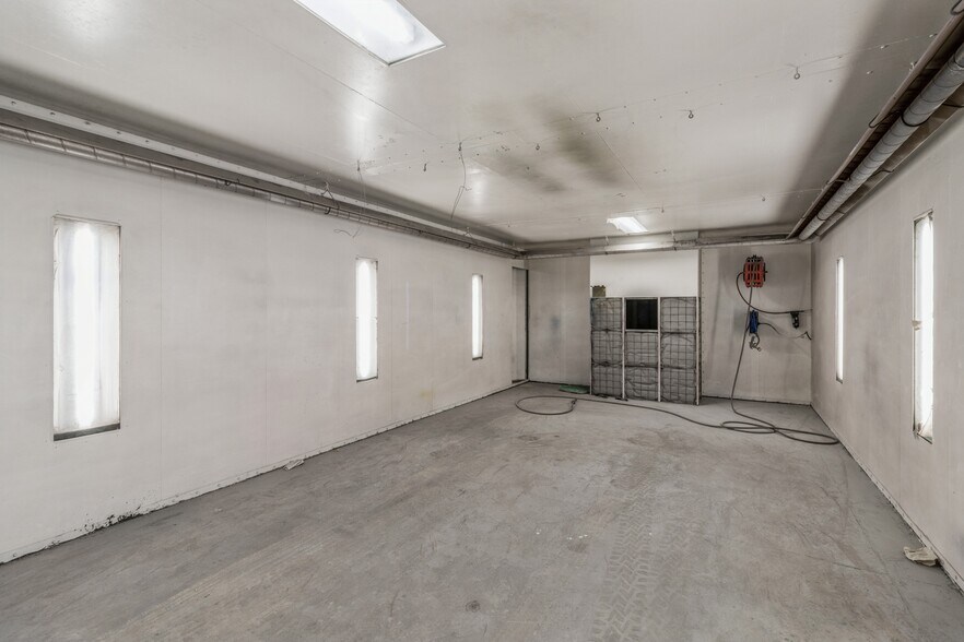 More Photos Of 2326 N Main St, Osceola Auto Repair For Sale