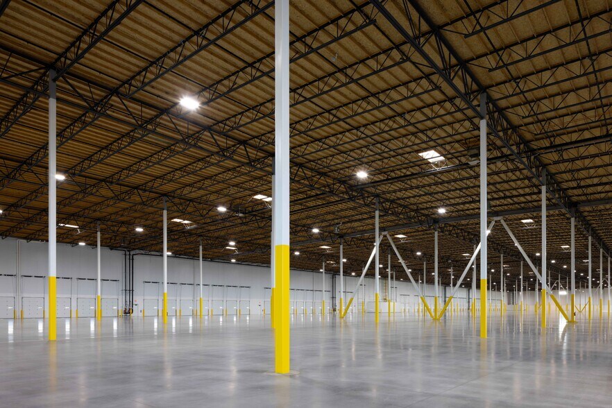 More Photos Of 5005 E Cartier Ave, Las Vegas Service For Lease