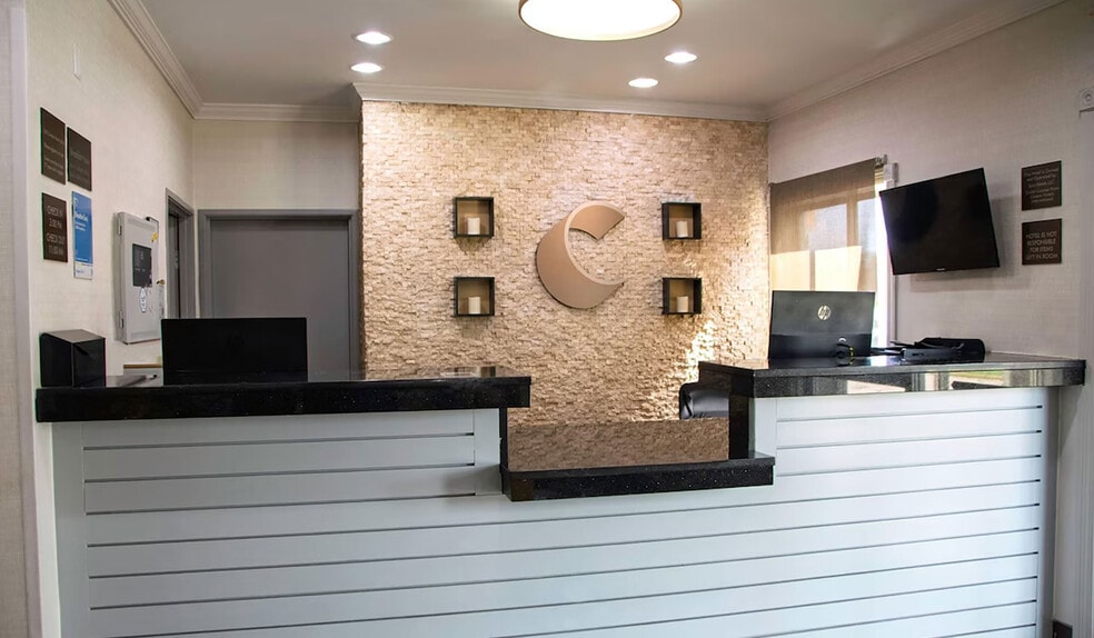 More Photos Of 214 W 9th St, Coralville Hotel For Sale