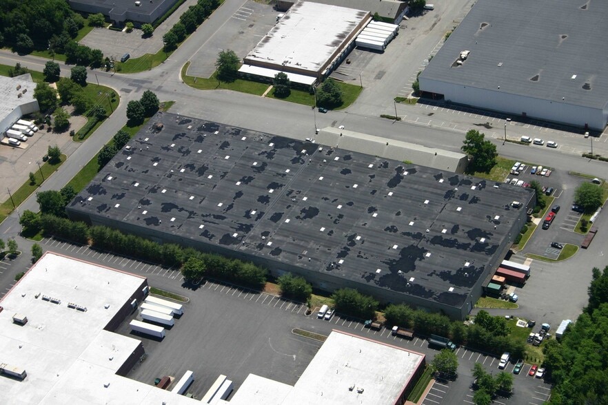 Primary Photo Of 110 Newfield Ave, Edison Manufacturing For Lease