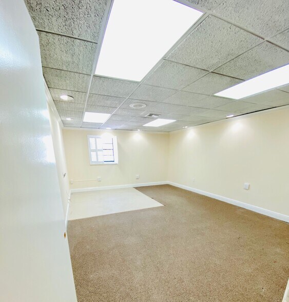 More Photos Of 13201-13207 NE 16th Ave, North Miami Office For Lease