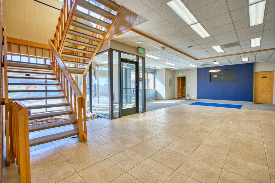 More Photos Of 833 Main St, Louisville Bank For Sale