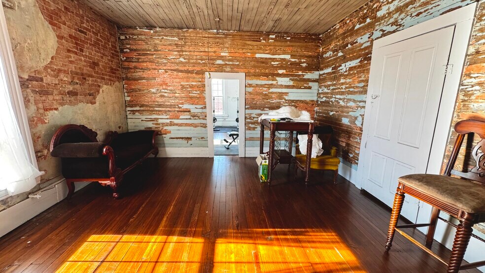 More Photos Of 717 2nd Ave N, Clanton Storefront For Sale