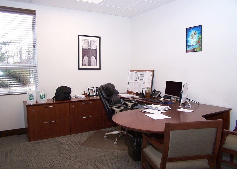 More Photos Of 627 Horseblock Rd, Farmingville Loft Creative Space For Sale