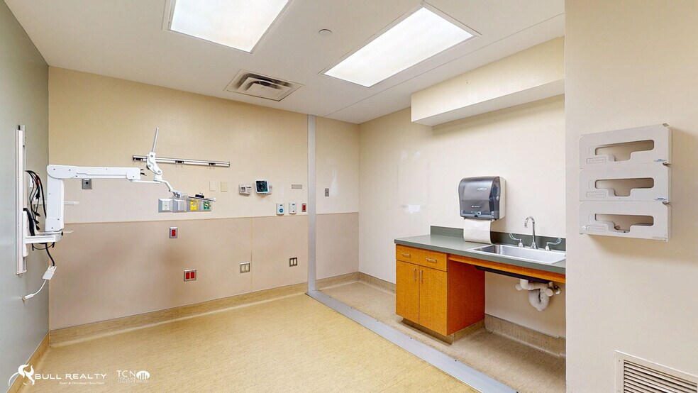 More Photos Of 1362 S Main St, Ellijay Hospital For Lease