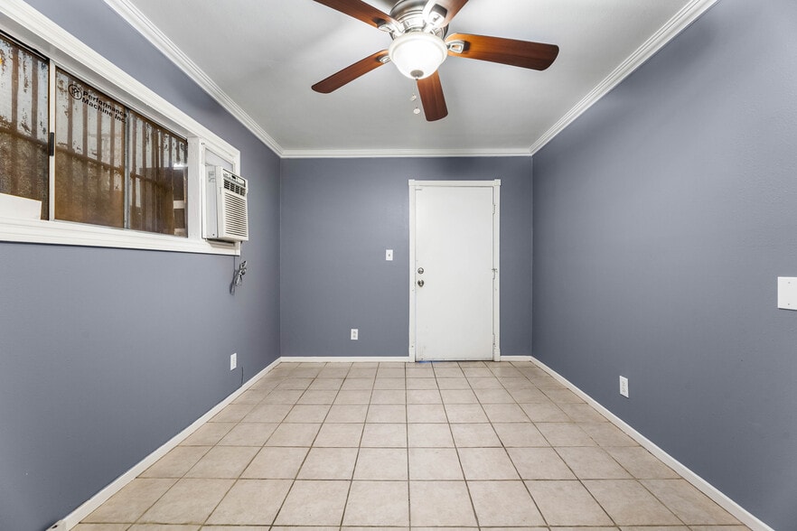 More Photos Of 15131 Illinois Ave, Paramount Warehouse For Sale