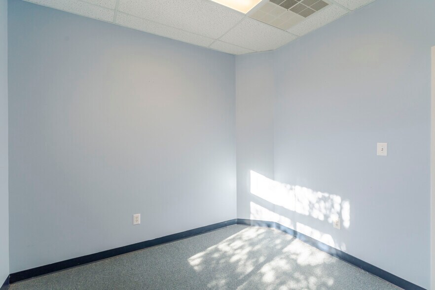 More Photos Of 1410 Incarnation Dr, Charlottesville Medical For Sale