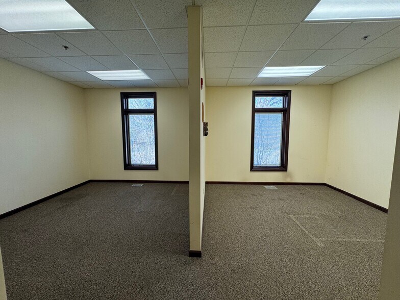 More Photos Of 181 S Lincolnway, North Aurora Medical For Sale