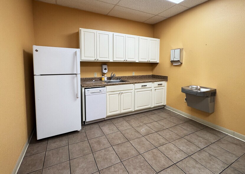 More Photos Of 585 Osuna Rd NE, Albuquerque Freestanding For Lease