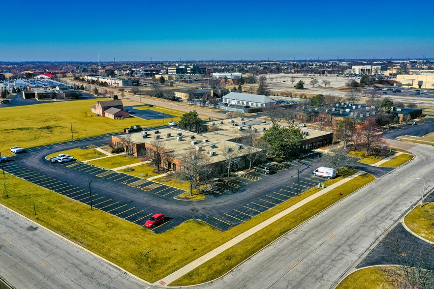 More Photos Of 4255 Westbrook Dr, Aurora Medical For Lease