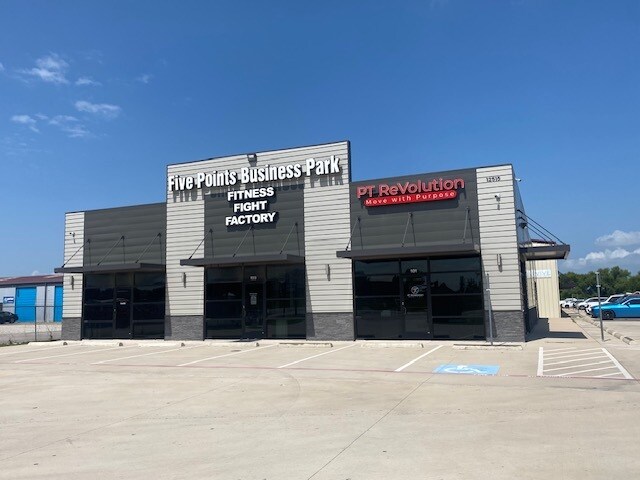 More Photos Of 12519 US-287 BUS, Fort Worth Warehouse For Lease