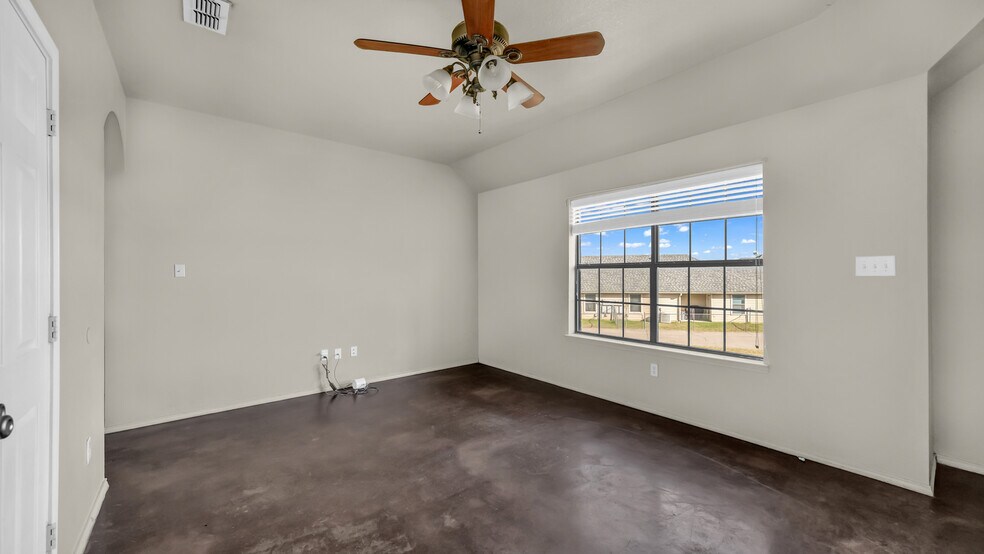 More Photos Of 141 Lindas Creek Ln, Weatherford Multifamily For Sale