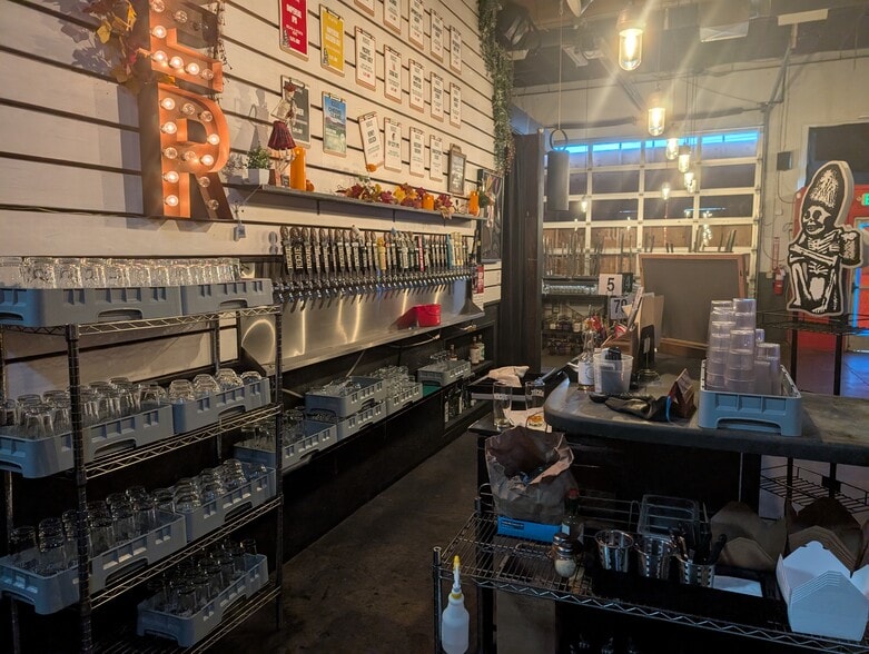 More Photos Of 930 SE 9th Ave, Portland Warehouse For Lease