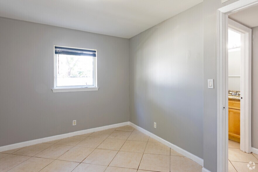 More Photos Of 900-902 SE 1st St, Pompano Beach Apartments For Sale