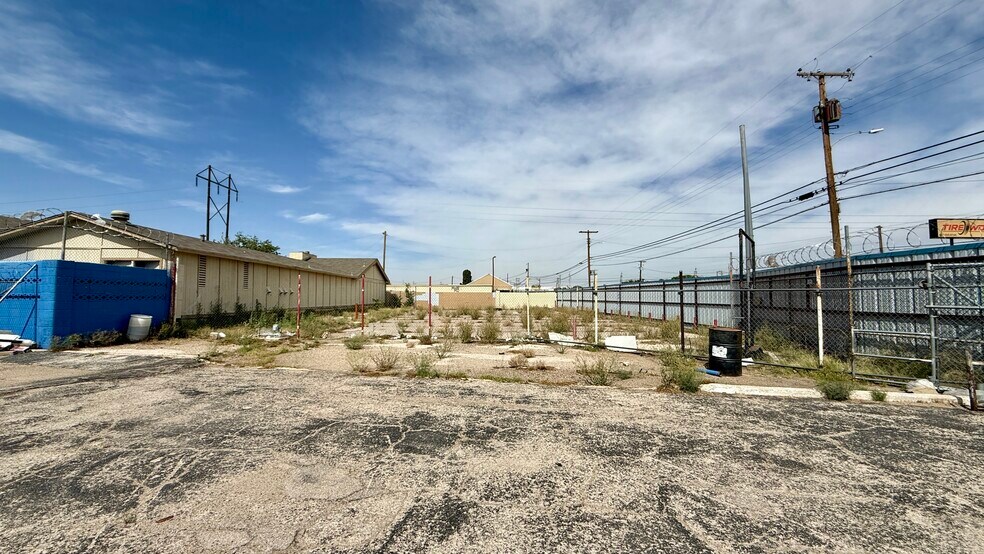 More Photos Of 1302 E 2nd St, Odessa Service For Sale