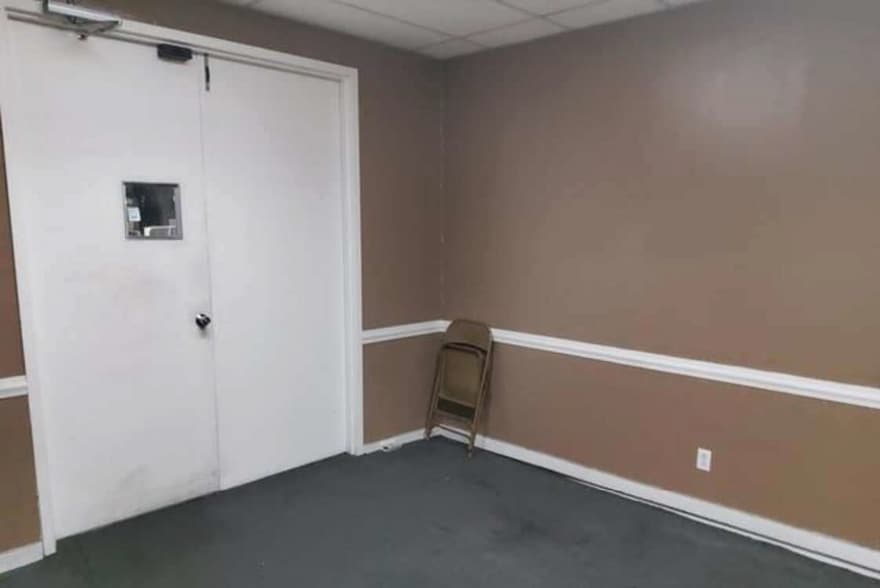 More Photos Of 1121 W Kentucky St, Louisville Distribution For Sale