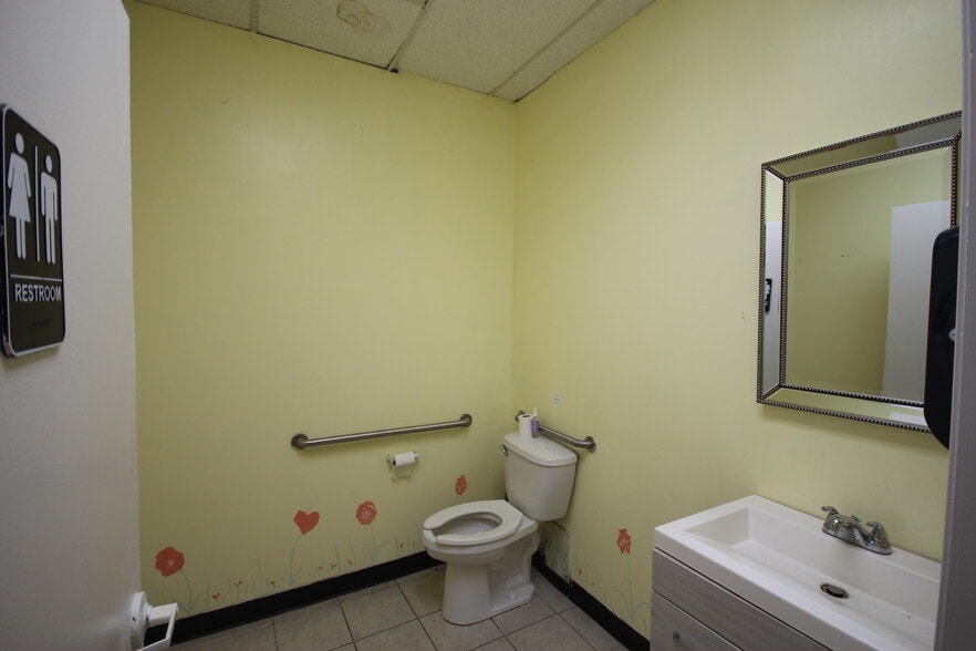 More Photos Of 6124 E 51st Pl, Tulsa Unknown For Lease