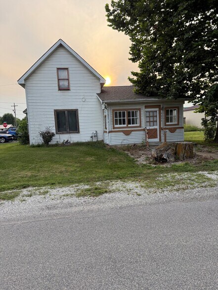 More Photos Of 1737 W US Highway 421, Delphi Auto Repair For Sale