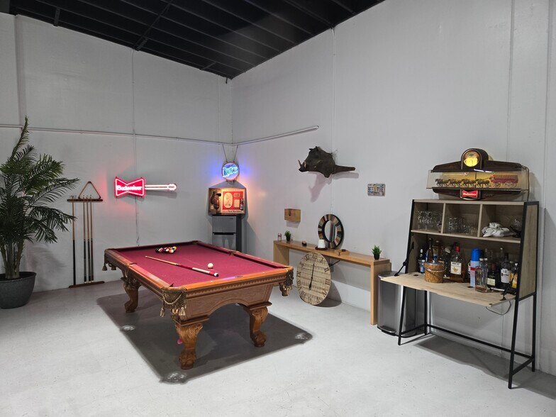 More Photos Of 1922 Placentia Ave, Costa Mesa Light Manufacturing For Lease