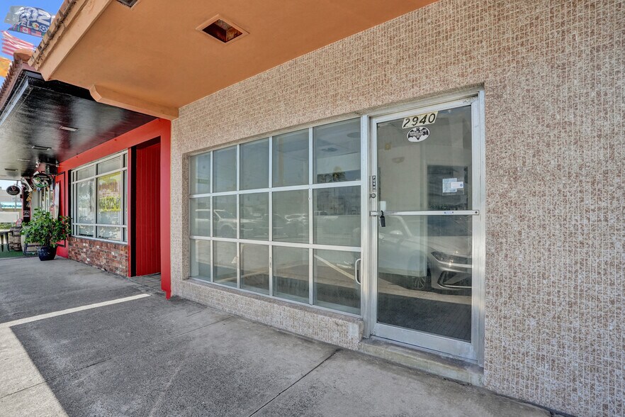More Photos Of 2920-2940 E Commercial Blvd, Fort Lauderdale Storefront Retail Office For Lease