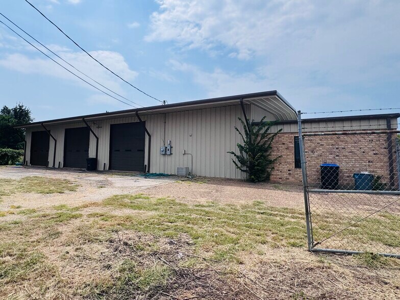 More Photos Of 100 Tex Pack St, Longview Warehouse For Sale