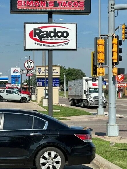 More Photos Of 2409 E 10th St, Sioux Falls General Retail For Lease