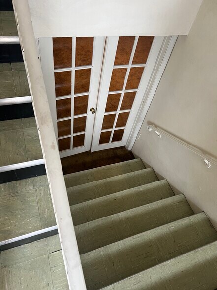 More Photos Of 740 8th Ave, Huntington Warehouse For Lease