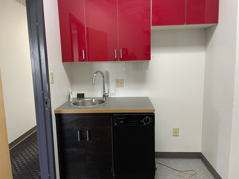 More Photos Of 1735 Central Ave, Albany Office For Sale