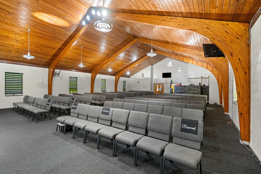 More Photos Of 6202 Dupont St, Flint Religious Facility For Sale