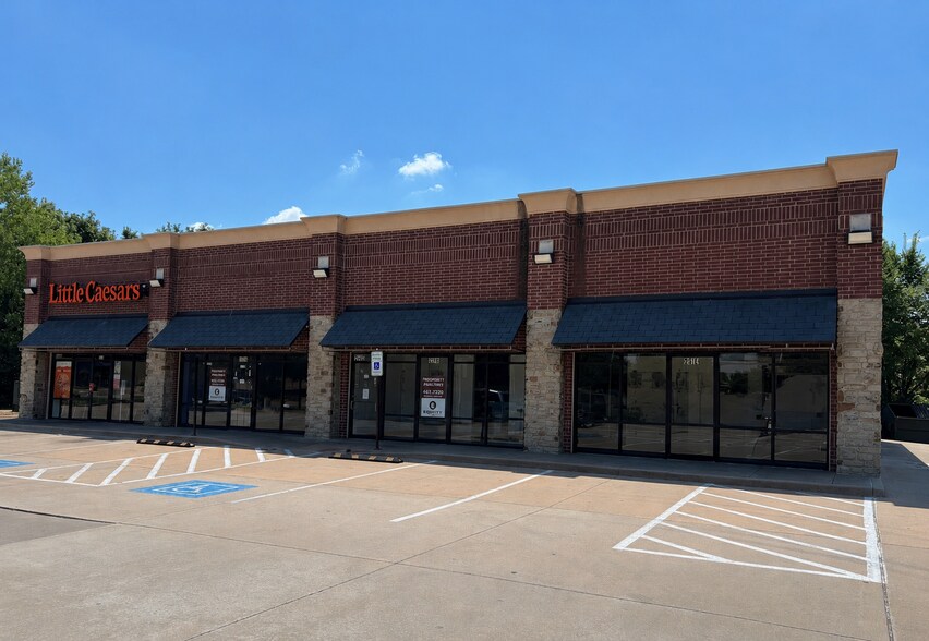 More Photos Of 2500-2524 W Edmond Rd, Edmond Storefront For Lease