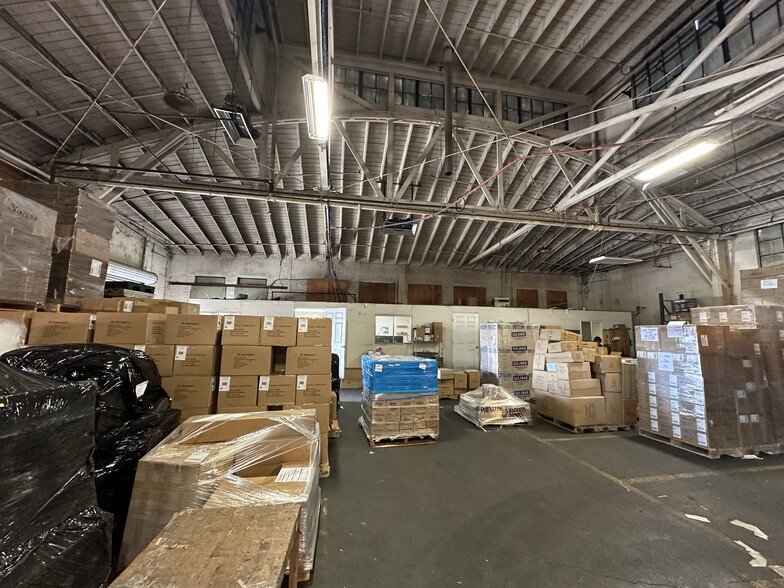 More Photos Of 2801 E 12th St, Los Angeles Warehouse For Lease