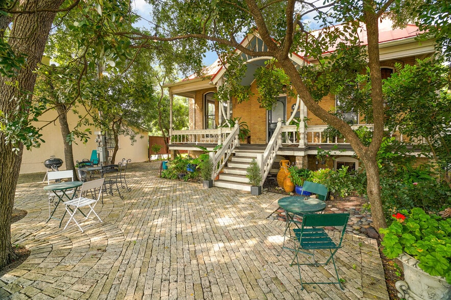 More Photos Of 411 6th St, San Antonio Office Residential For Lease