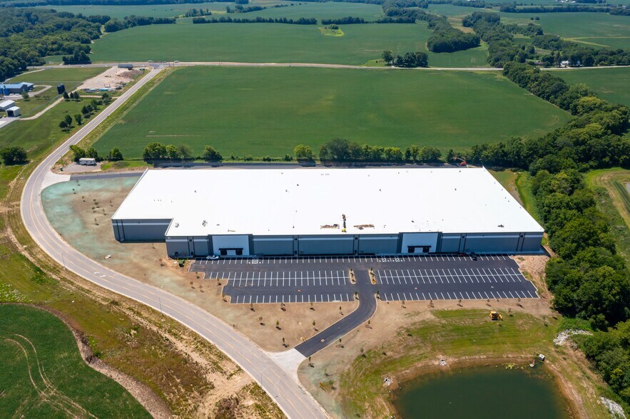 More Photos Of 0 Kenmore Blvd, Lockbourne Industrial For Lease