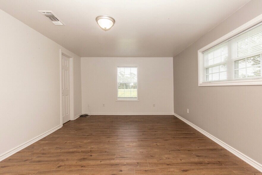 More Photos Of 4846 US Highway 67 W, Simms Daycare Center For Sale