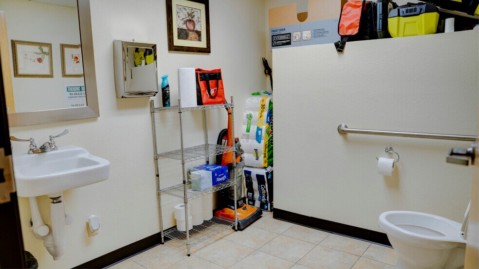 More Photos Of 5318 Bransford Rd, Colleyville Office For Sale