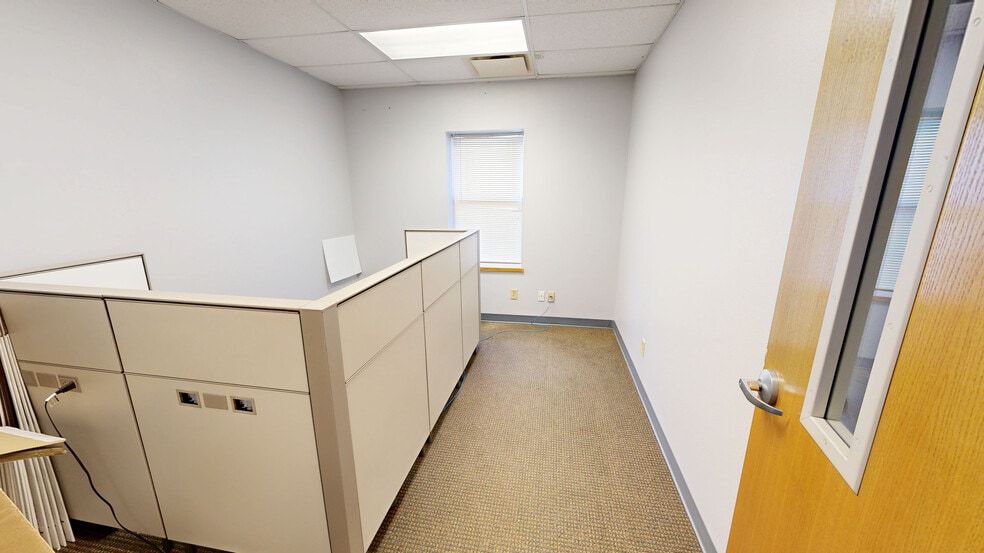 More Photos Of 1721 Acorn Dr, Rogers Warehouse For Lease