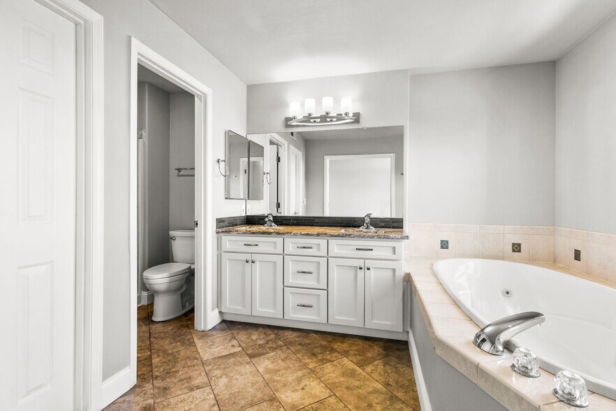 More Photos Of 8137 SW Seneca St, Tualatin Flex For Sale