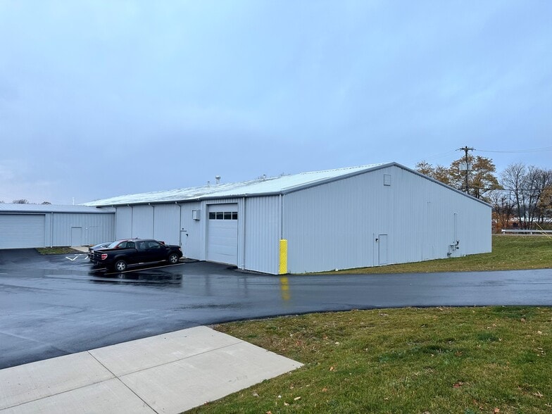 More Photos Of 137 Northgate Cir, New Castle Warehouse For Lease