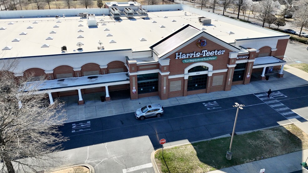 More Photos Of 5706 Wyalong Dr, Charlotte Storefront For Lease