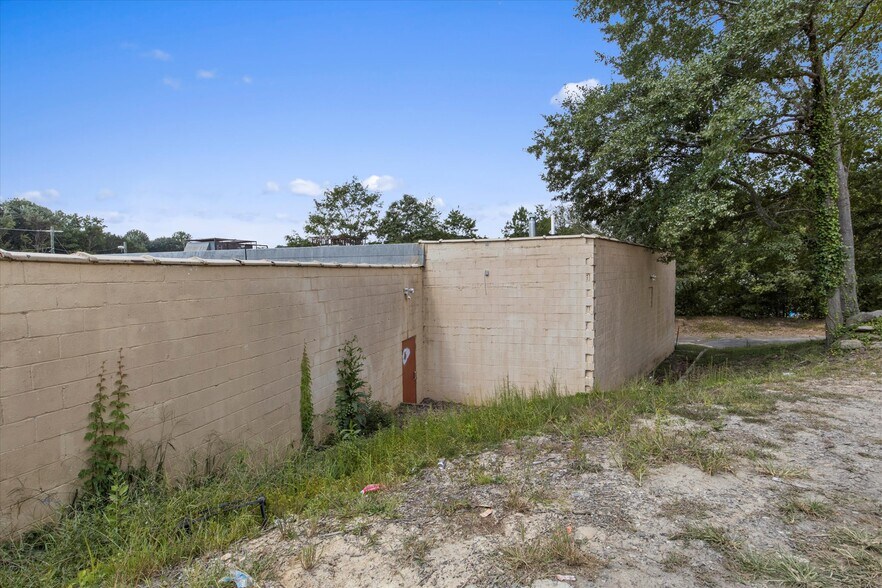 More Photos Of 987 Hollywood Rd NW, Atlanta Industrial For Sale