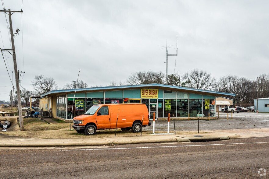 More Photos Of 1568 Us-61, Tunica Showroom For Sale