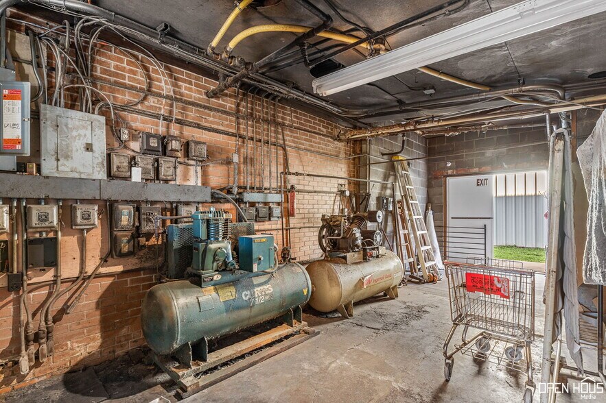 More Photos Of 1915 Kemp Blvd, Wichita Falls Office For Sale