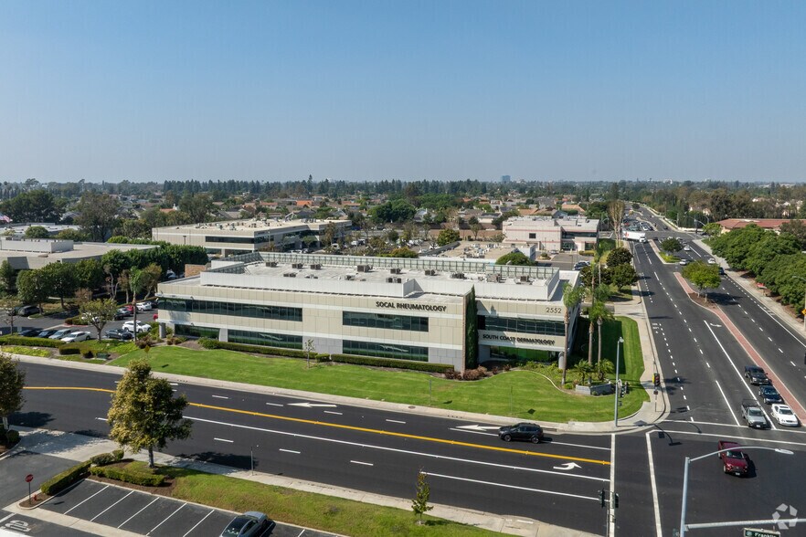 More Photos Of 2552 Walnut Ave, Tustin Office For Lease