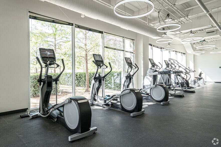 More Photos Of 1900 W Kirkwood Blvd, Southlake Office For Lease