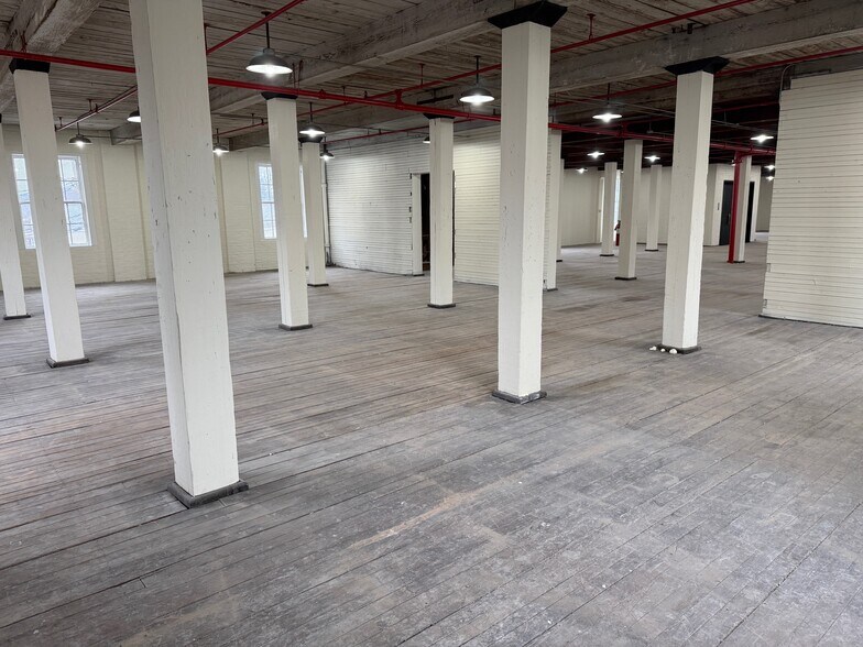 More Photos Of 30 Clark St, East Hartford Warehouse For Lease