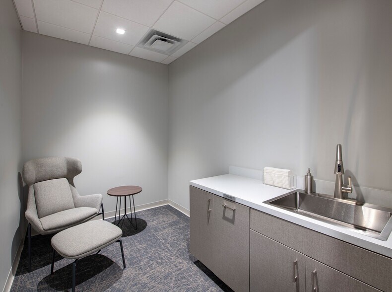 More Photos Of 302 Knights Run Ave, Tampa Medical For Lease